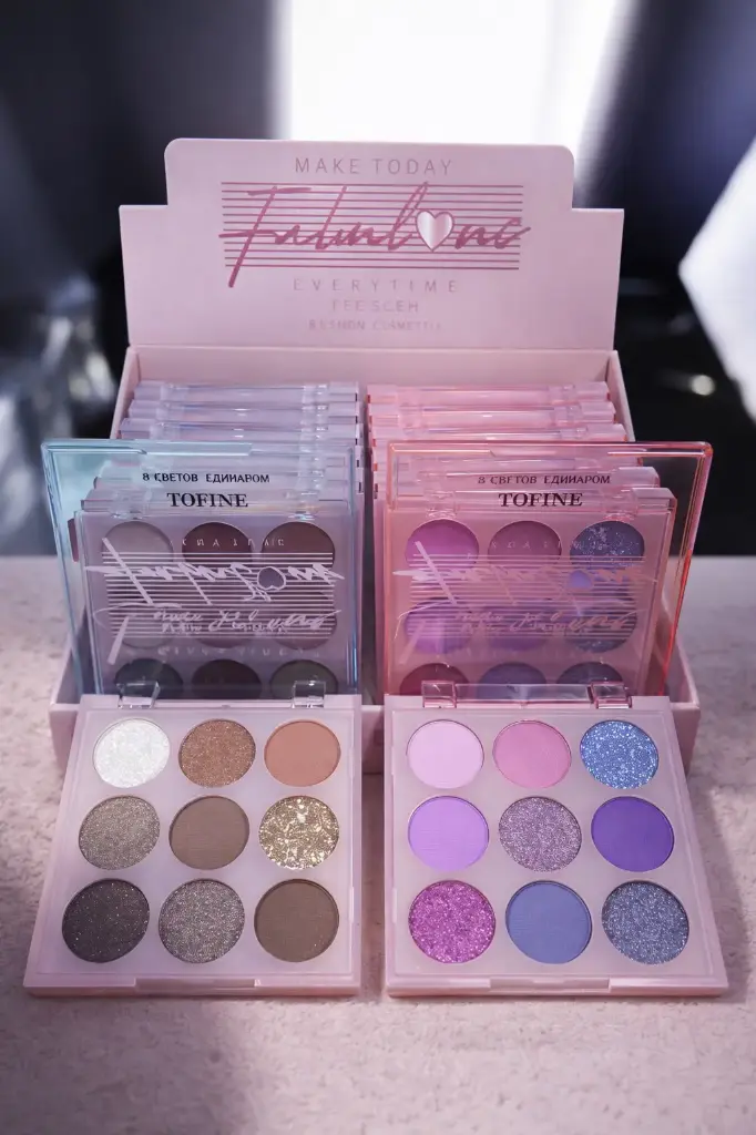 KEVIN Y COCO MAKE TODAY FABULOUS 9 EYESHADOW