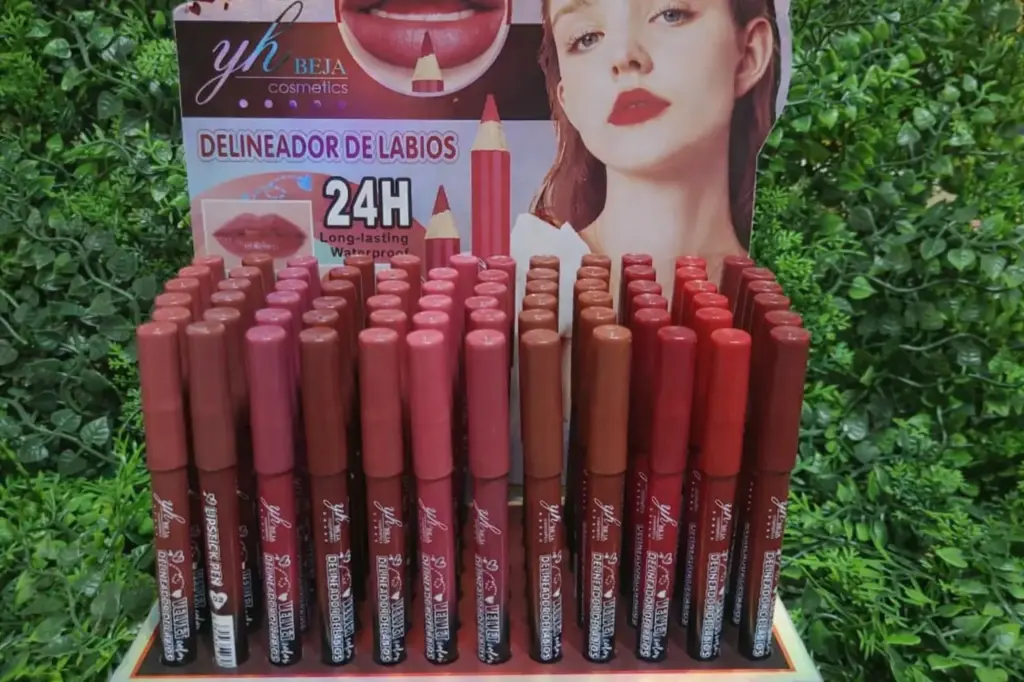 YH BEJA DELINEADOR DE LABIOS VELVET COLOR